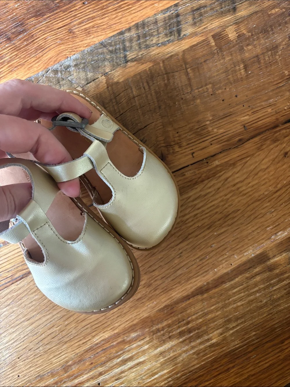 Freshly Picked Kids Metallic Gold Leather T-Strap Sandals size 5